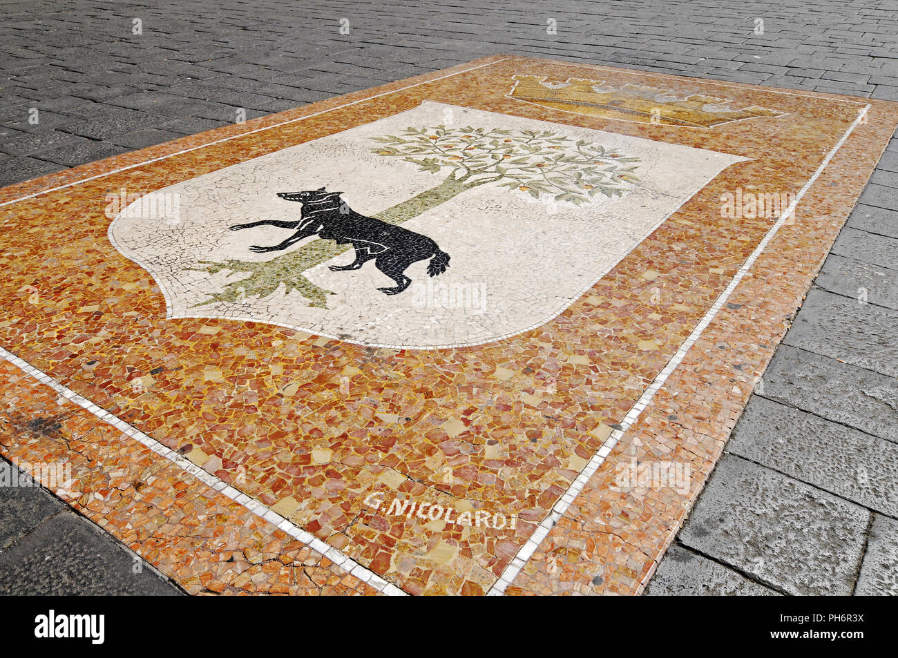 Mosaic art work outside hi-res stock photography and images - Alamy