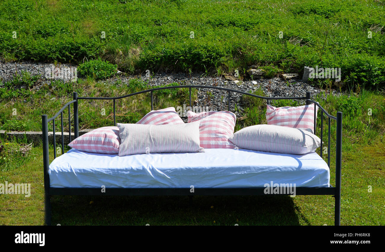 Metallbett hires stock photography and images Alamy