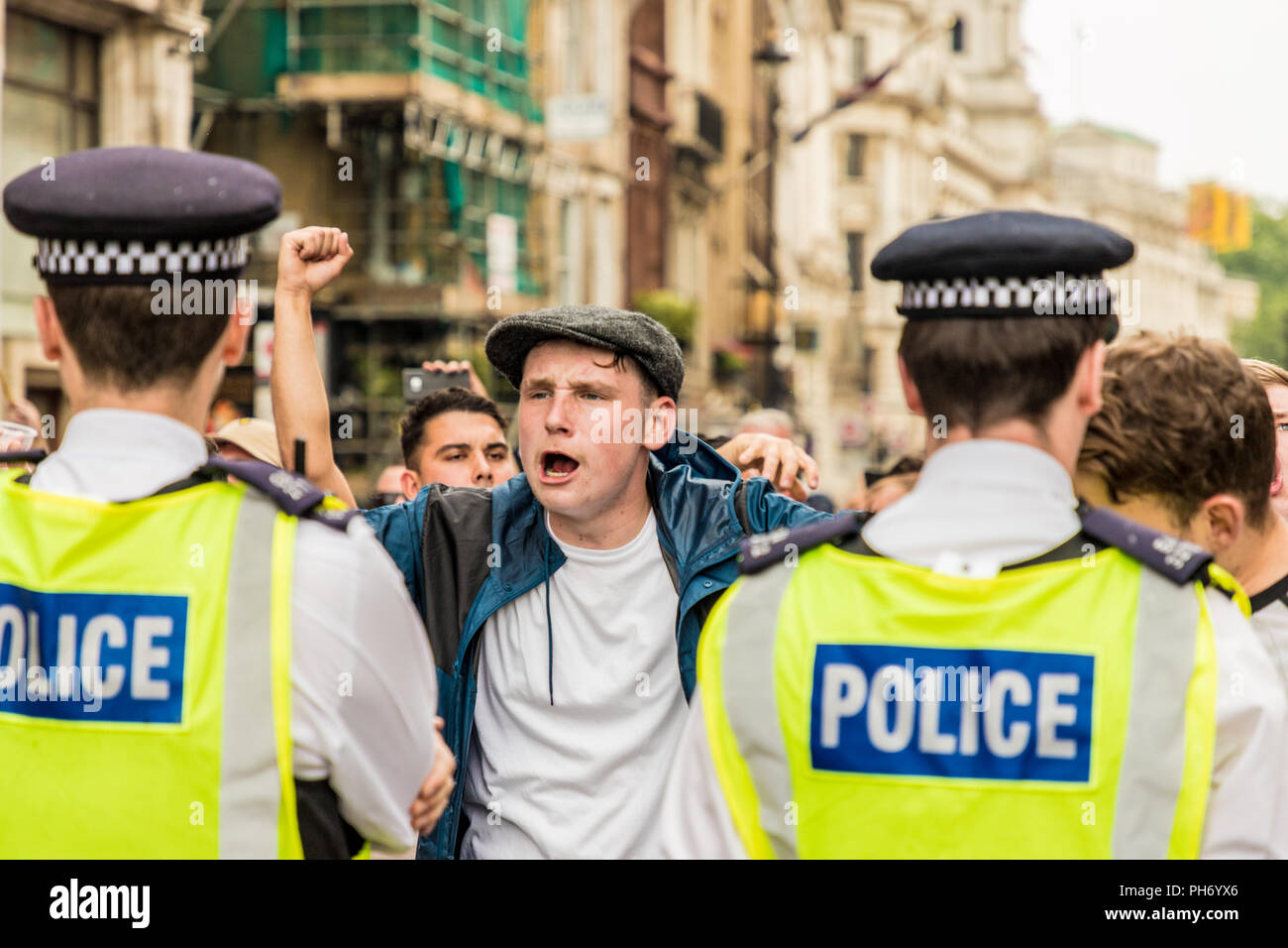 Uk british riot police uniform hi-res stock photography and images - Alamy