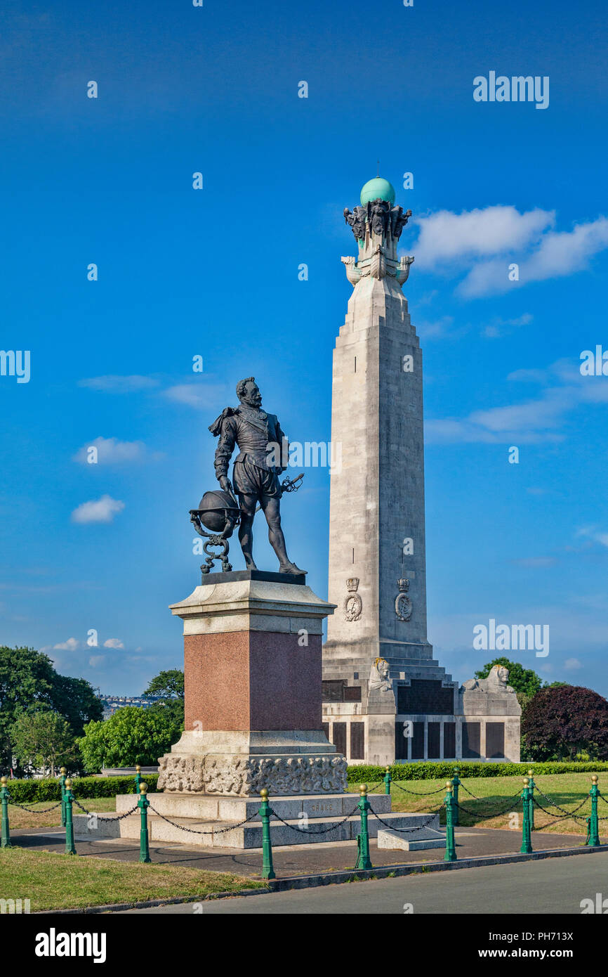 Statue of Sir Francis Drake and the Navy Memorial, Plymouth Hoe, Devon, UK Stock Photo