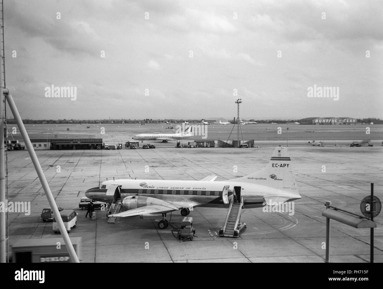 Airport travel 1960s hi-res stock photography and images - Alamy
