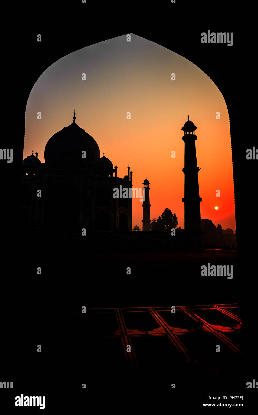 Sunrise at taj mahal, india Stock Photo Alamy