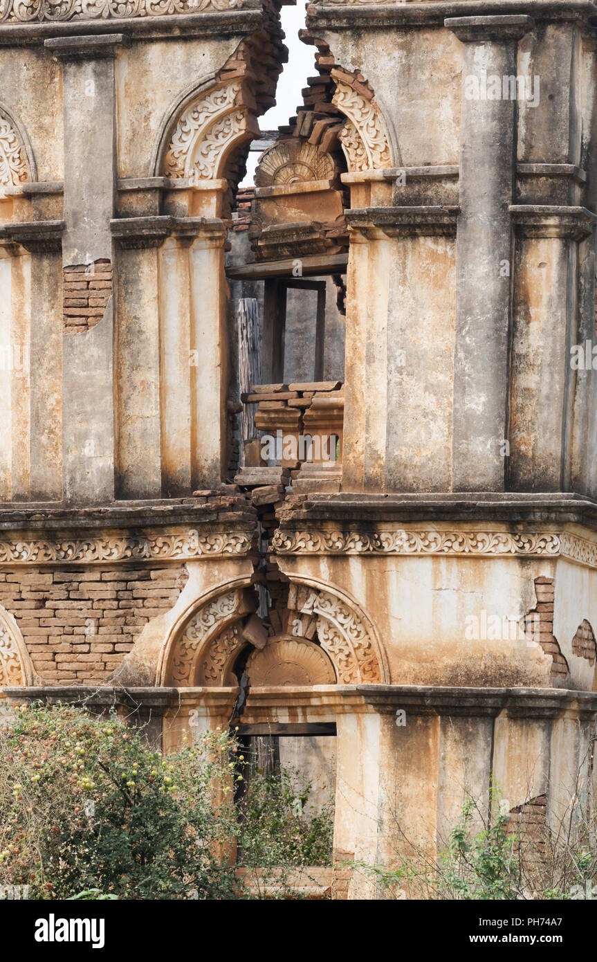 House destroyed by an earthquake Stock Photo Alamy
