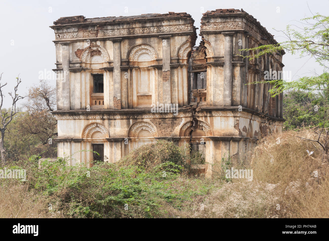 House destroyed by earthquake hires stock photography and images Alamy