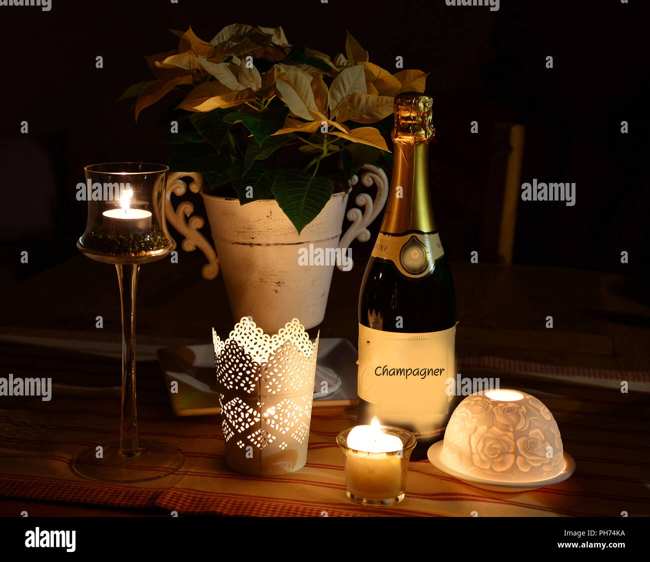 Sparkling candle light dinner Stock Photo Alamy