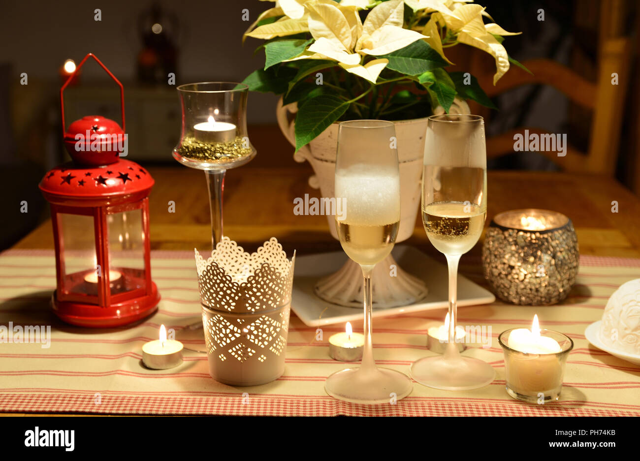 Sparkling candle light dinner Stock Photo Alamy
