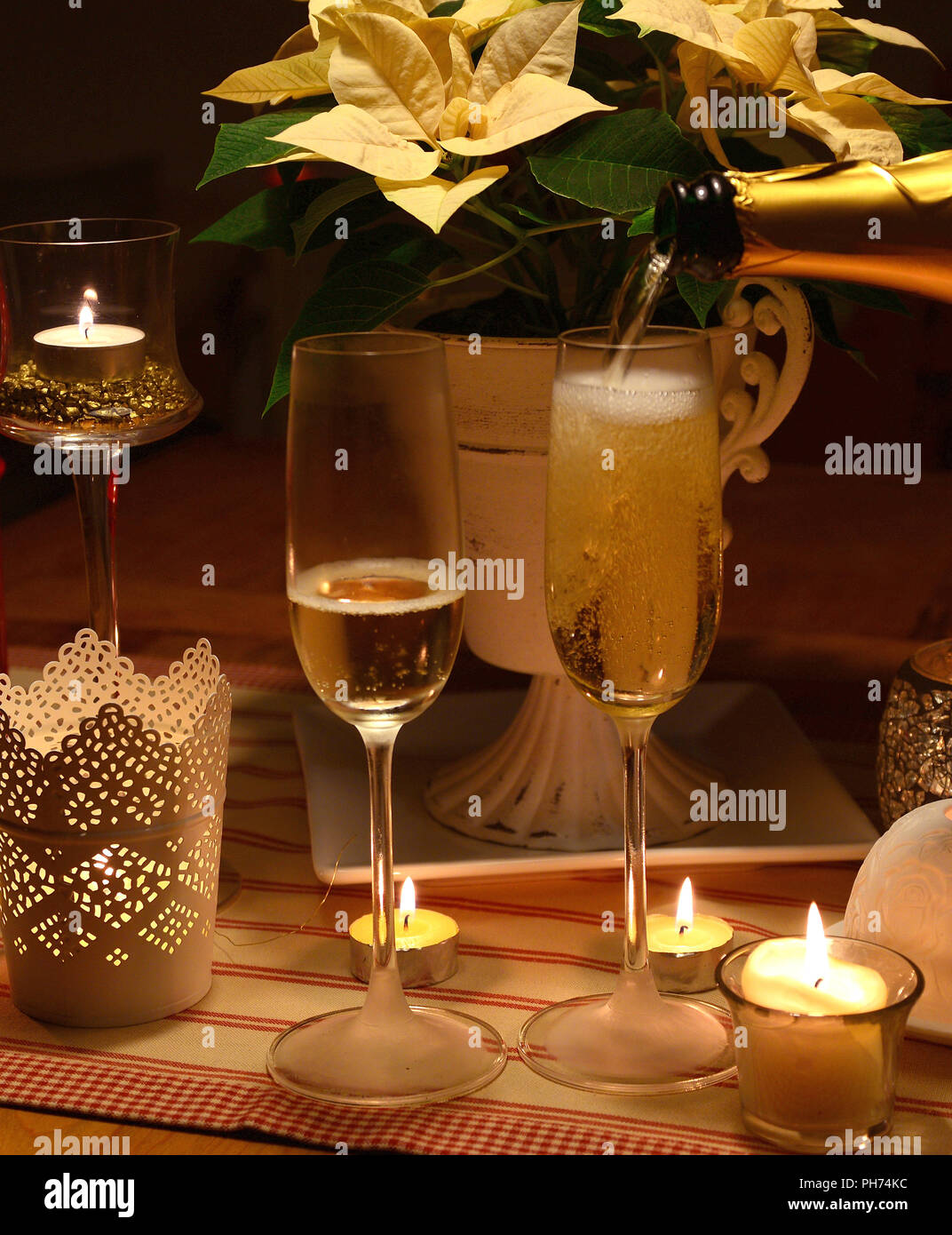 Sparkling candle light dinner Stock Photo Alamy