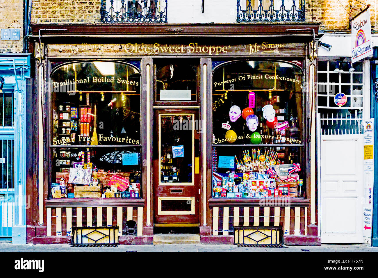 Cambridge (England, Great Britain): Souvenir Shop on King’s Parade Stock Photo