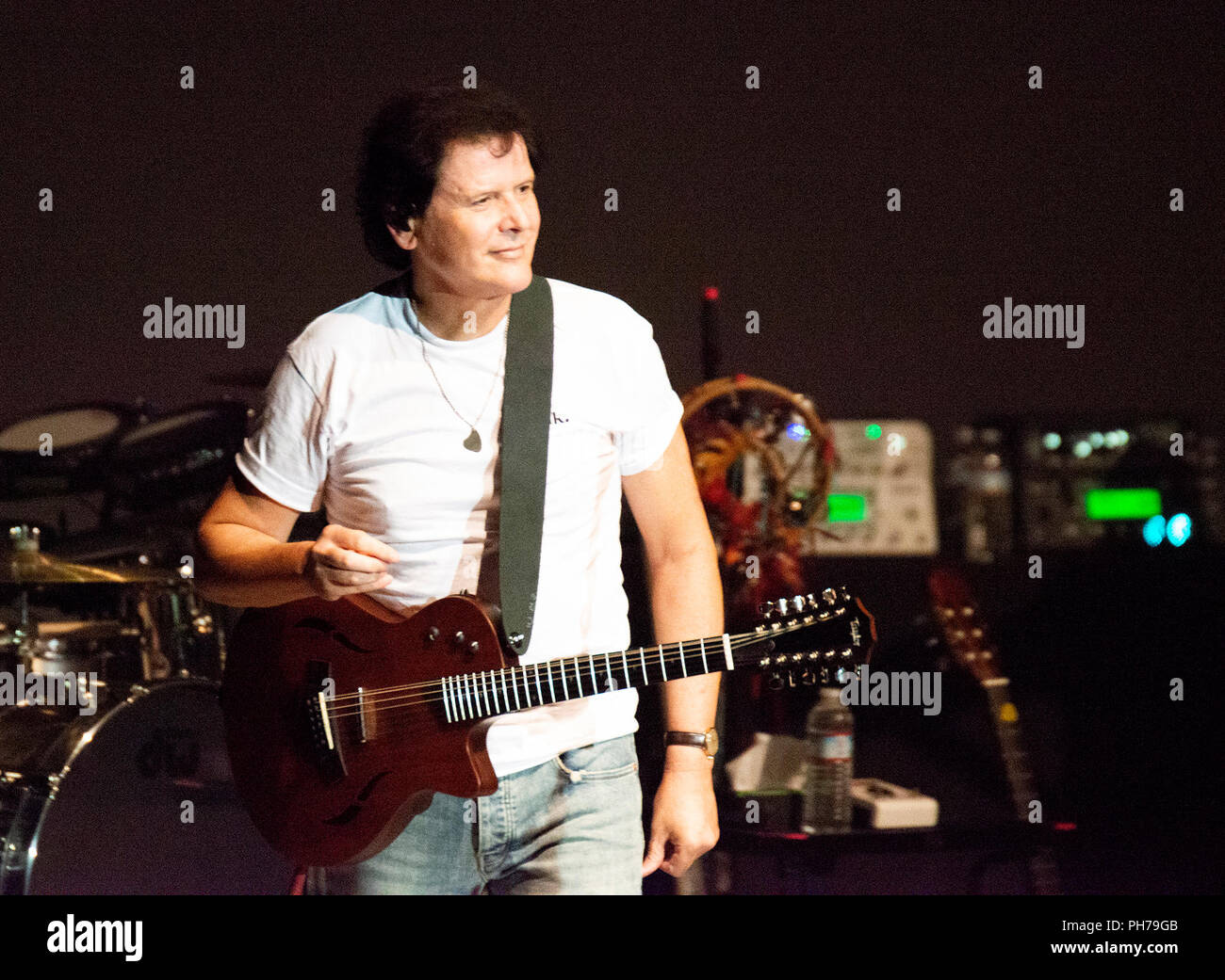 Los Angeles, California, USA. 29th Aug, 2018. TREVOR RABIN on stage with the iconic progressive rock band YES at The Greek Theater Credit: Scott Mitchell/ZUMA Wire/ZUMAPRESS.com/Alamy Live News Stock Photo