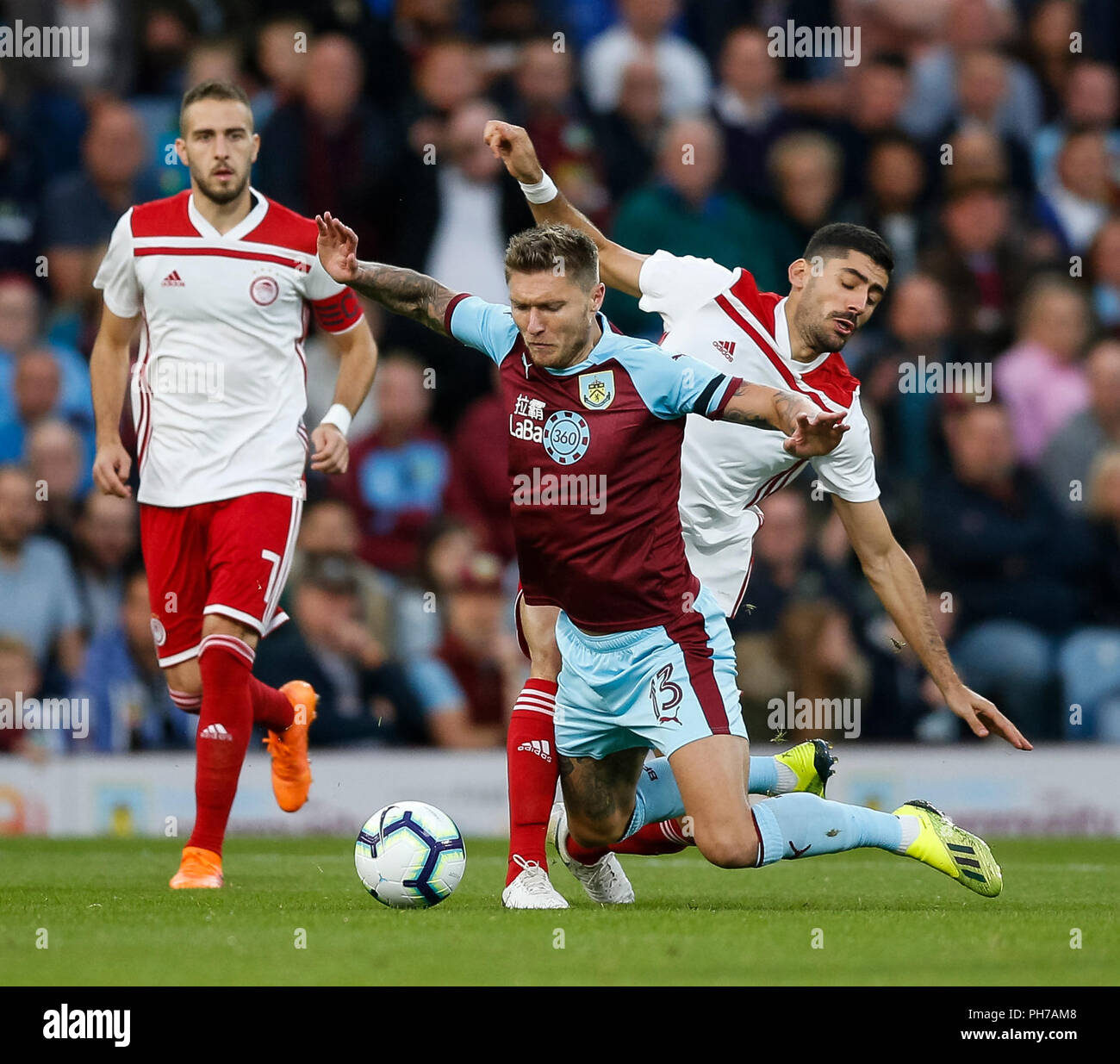 Burnley, UK. 30th August 2018. Jeff Hendrick of Burnley during the UEFA Europa League Play-Off Round second leg match between Burnley and Olympiakos at Turf Moor on August 30th 2018 in Burnley, England. Credit: PHC Images/Alamy Live News Stock Photo