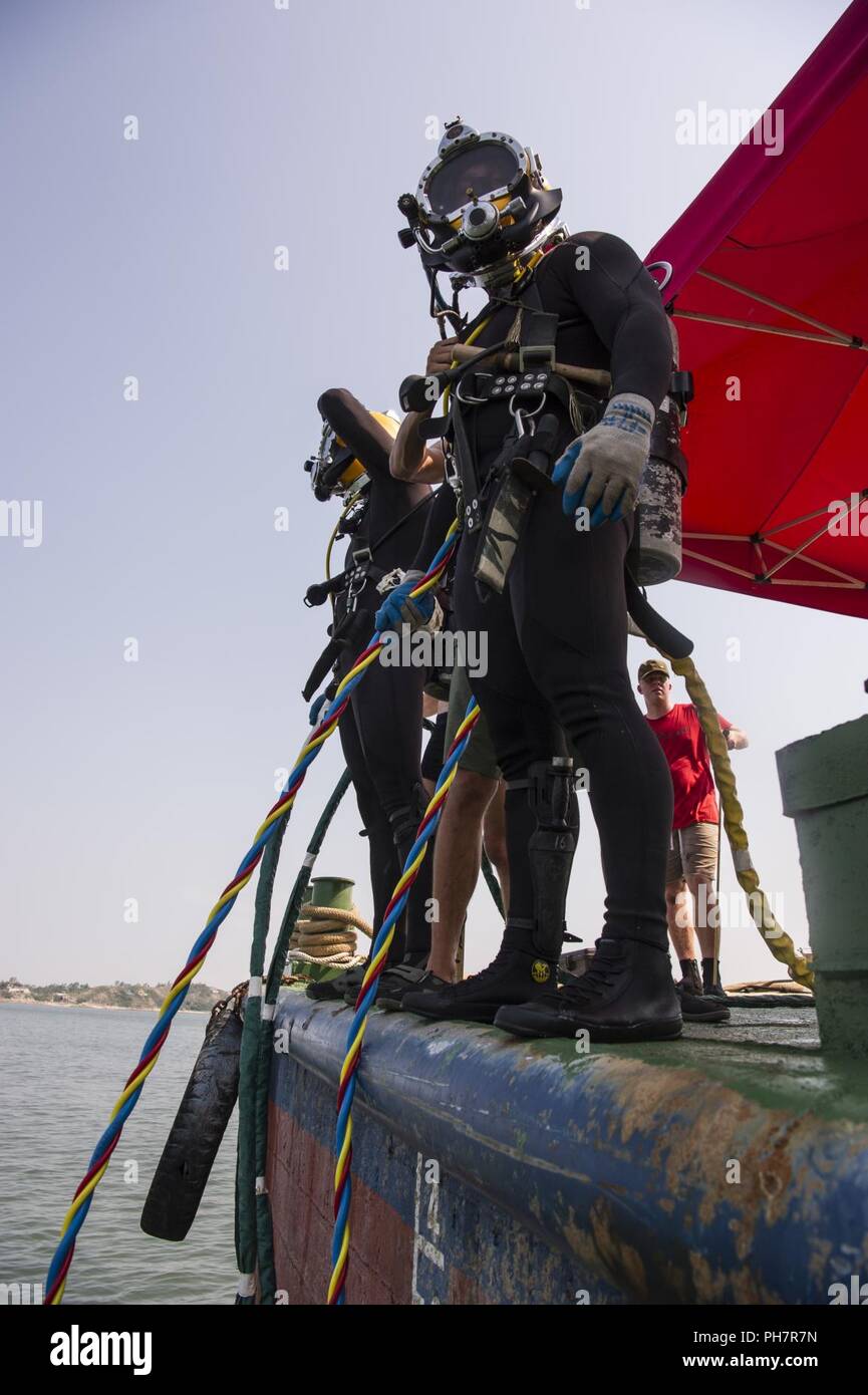 Murky dive hires stock photography and images Alamy