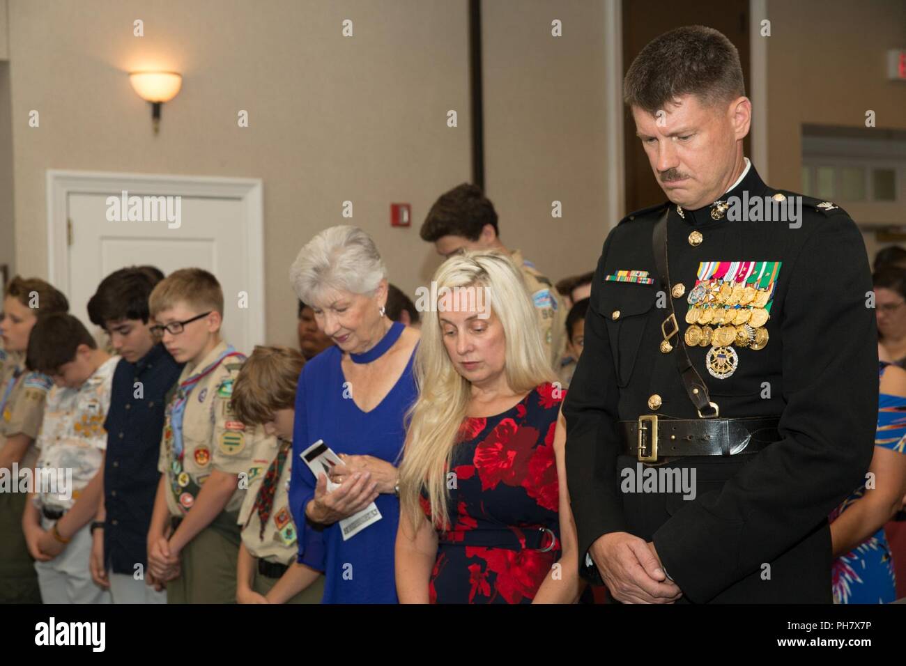 Va bows hi-res stock photography and images - Alamy
