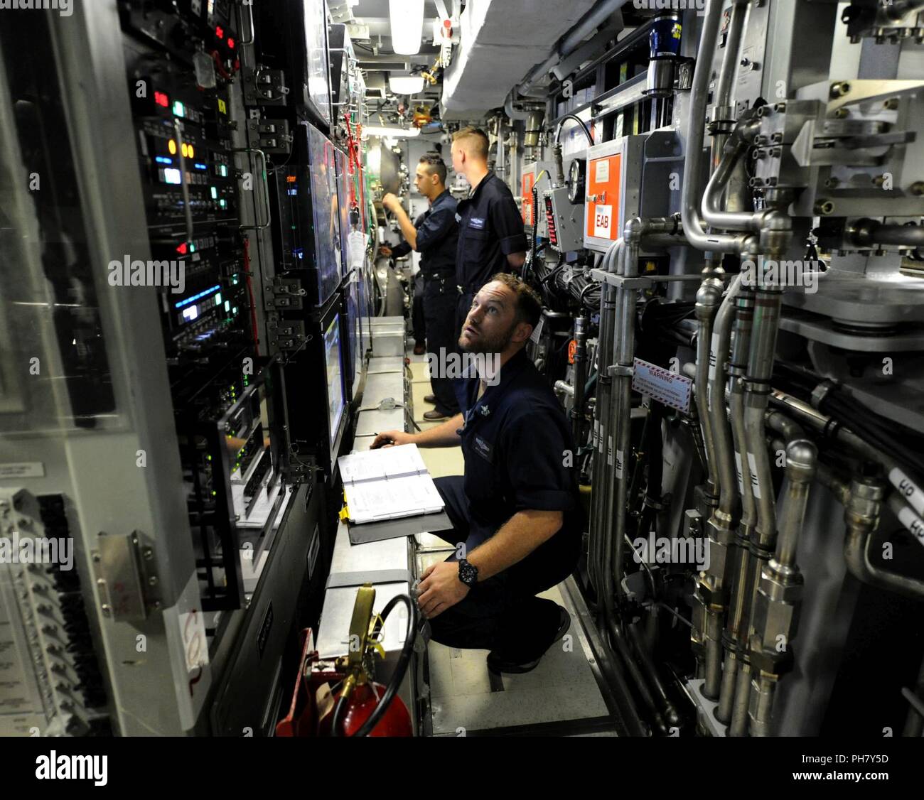 virginia class submarine control room