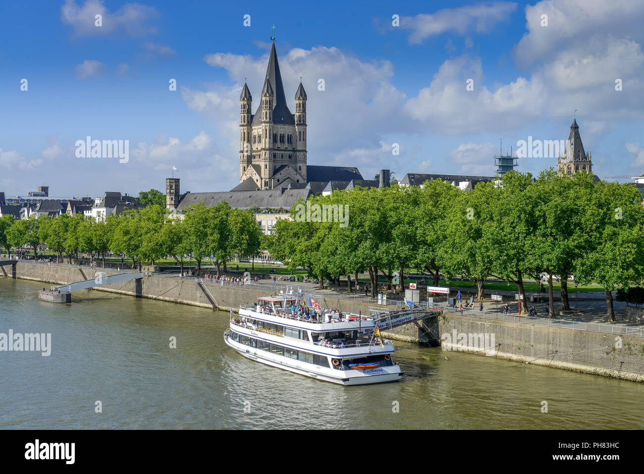 Rheinufer, Gross St. Martin, Altstadt, Koeln, Nordrhein-Westfalen, Deutschland Stock Photo