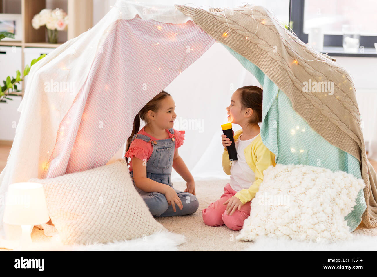 Kids in tent with torch hi-res stock photography and images - Alamy