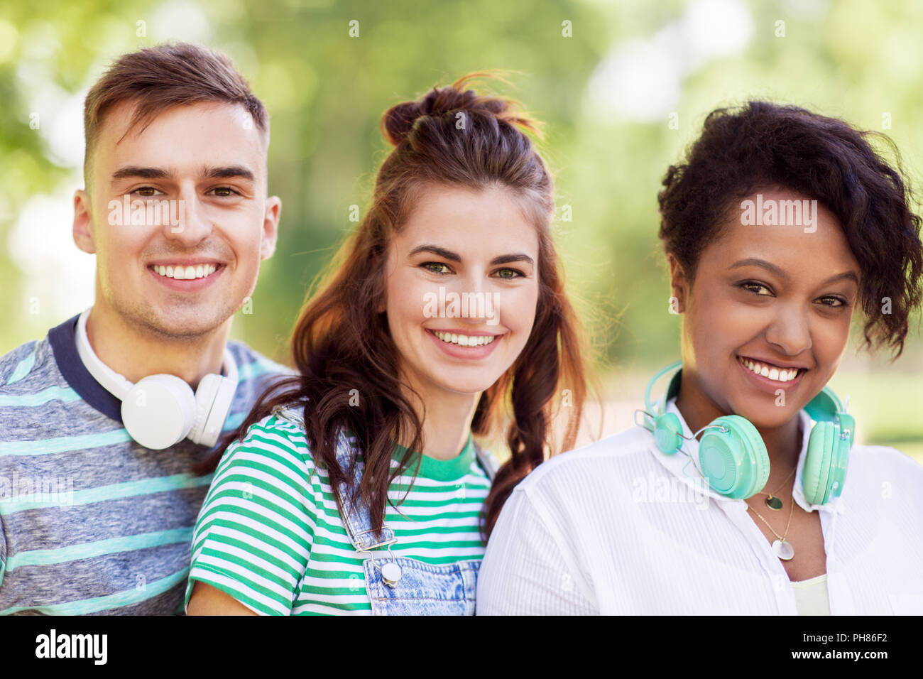 group of happy smiling friends with headphones Stock Photo - Alamy