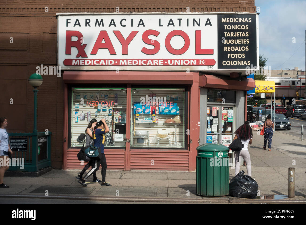 Spanish harlem new york hi res - New York City Life PH8G6Y