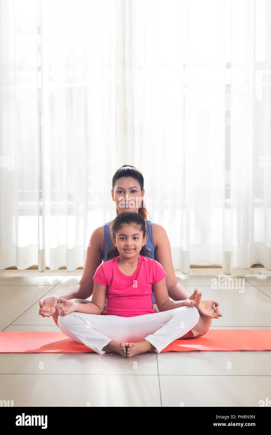 Mother and daughter doing yoga and meditating Stock Photo - Alamy
