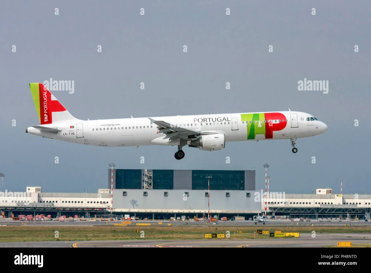 TAP Portugal, Airbus A321-200 at Malpensa (MXP / LIMC), Milan, Italy Stock  Photo - Alamy