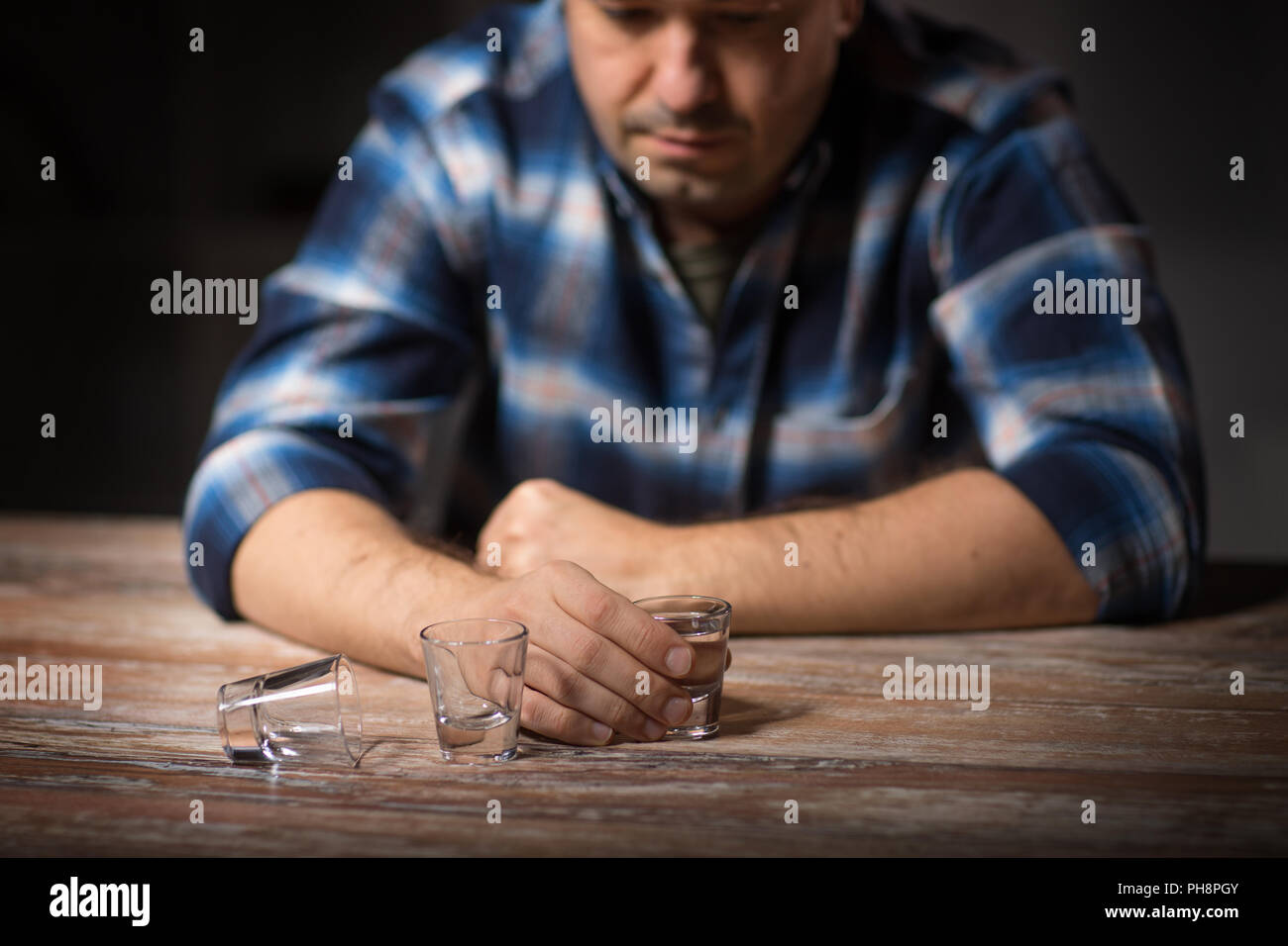 man drinking alcohol at night Stock Photo Alamy