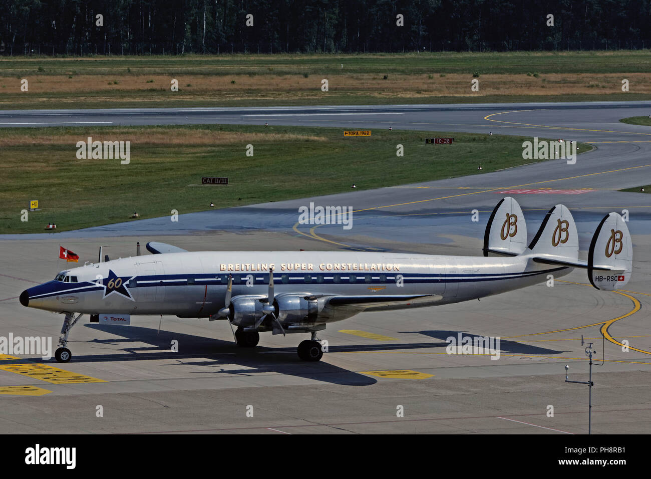 Super Constellation von Breitling am Flughafen Nürnberg Stock Photo - Alamy