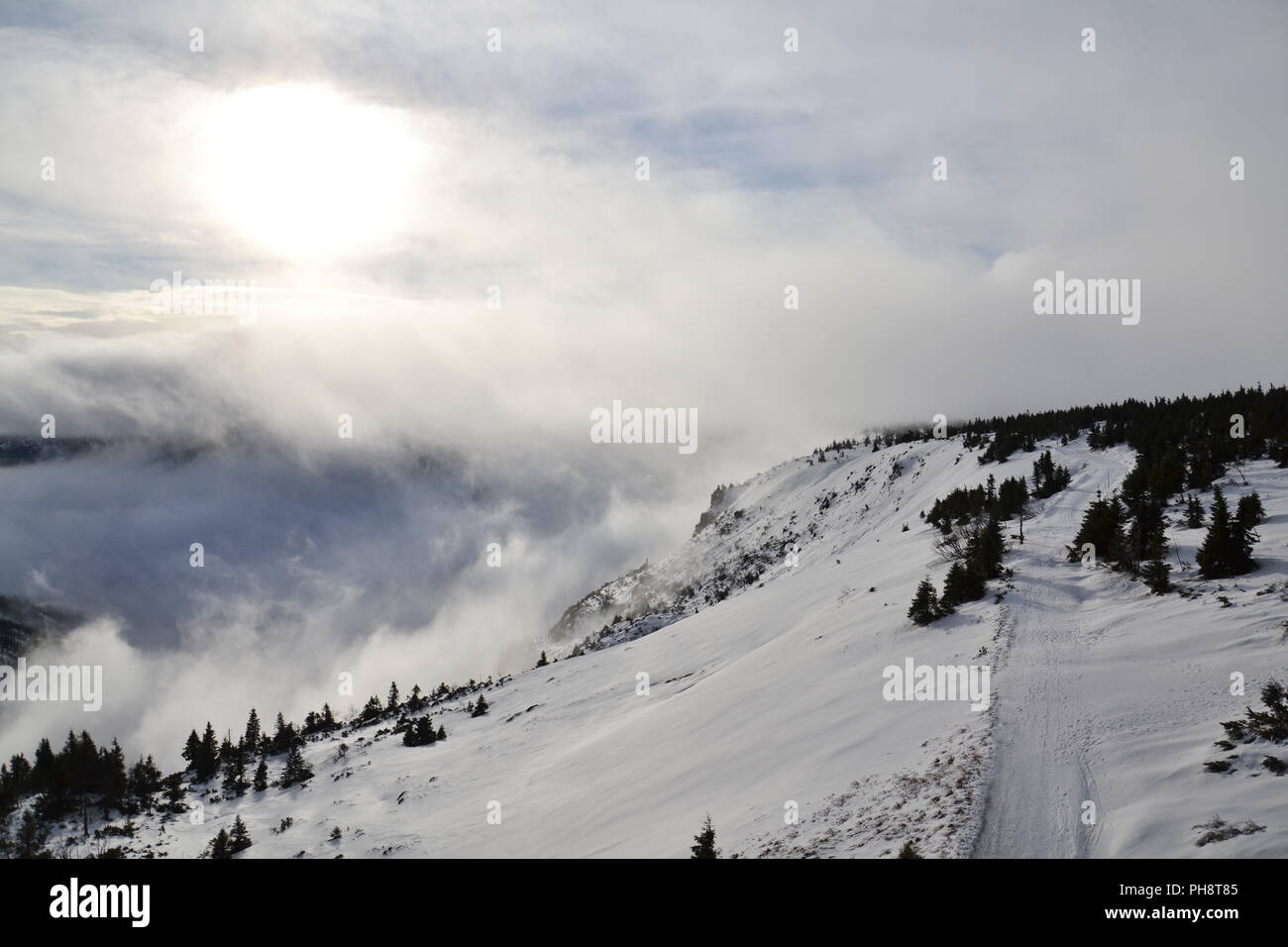 Sunbeams passing through clouds, winter landscape, Elbe valley, freezing weather Stock Photo