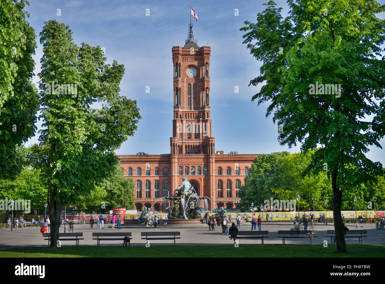 Neptunbrunnen, Rotes Rathaus, Rathaustrasse, Mitte, Berlin, Deutschland Stock Photo
