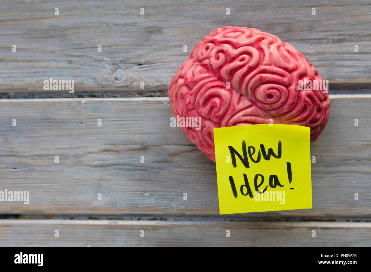 New idea label stuck on a brain Stock Photo