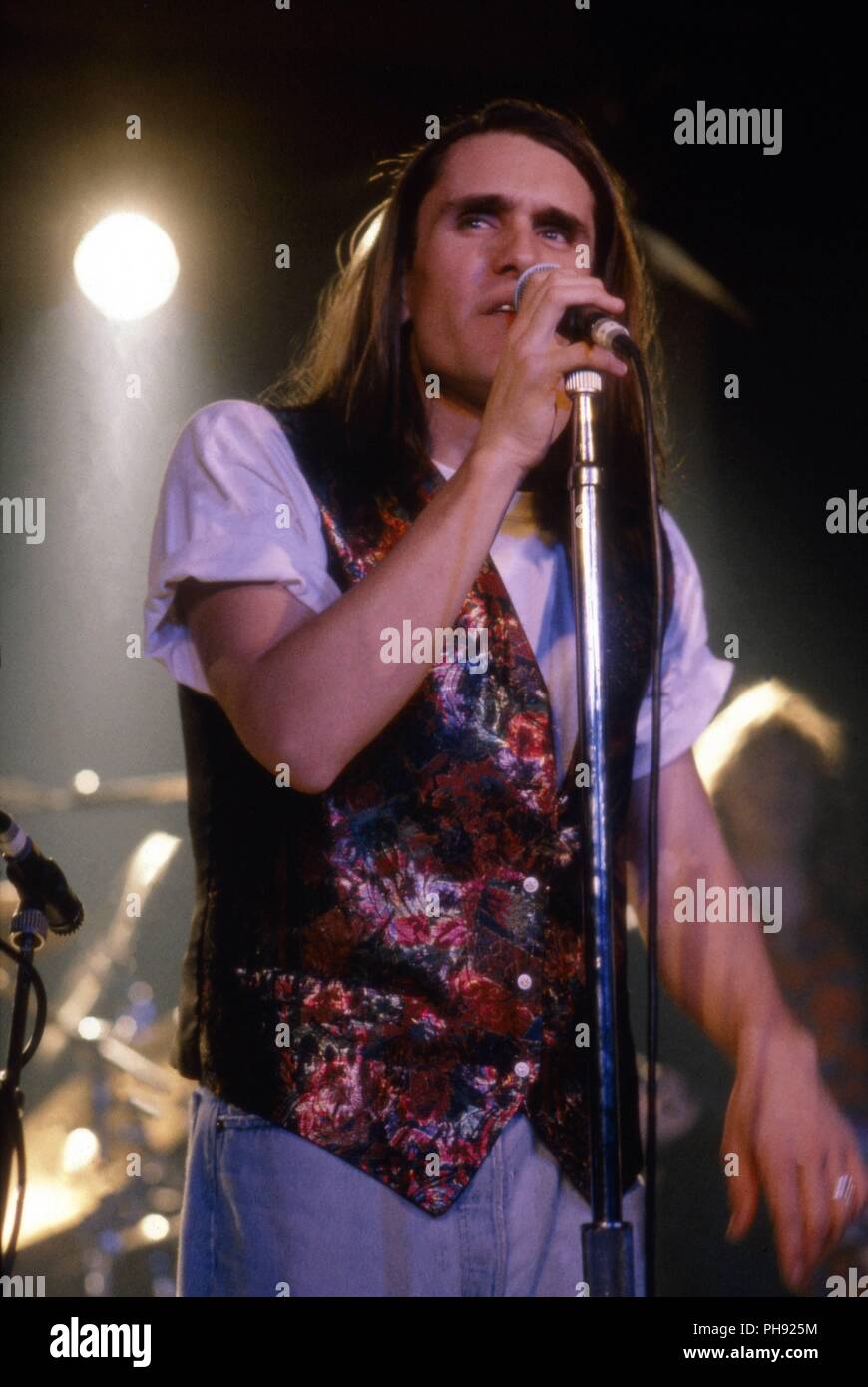 Curtis Stigers, amerikanischer Sänger und Saxophonist, bei einem Konzert in München, Deutschland 1992. American singer and saxophonist Curtis Stigers  Stock Photo