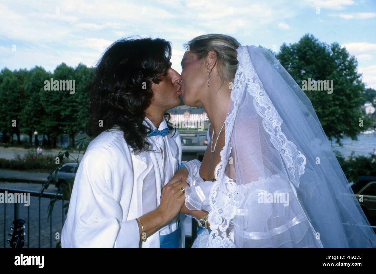 Thomas Anders, Sänger der Band 'Modern Talking', bei der Hochzeit mit Nora Balling in Koblenz, Deutschland 1985. Singer of the band 'Modern Talking',  Stock Photo