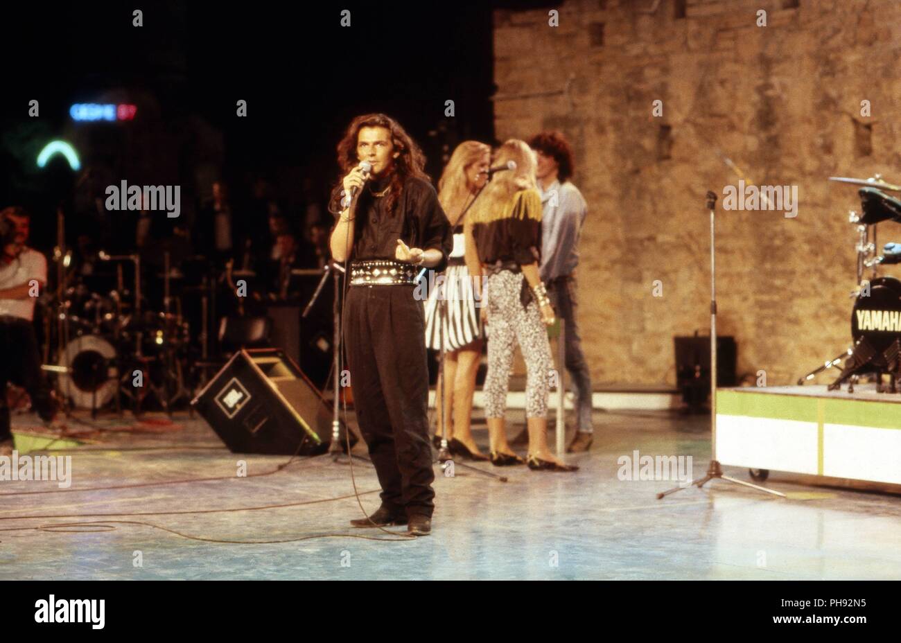 Thomas Anders, Sänger der Band 'Modern Talking', kurz vor deren Auflösung, bei einem Auftritt in Cesme, Türkei 1987. Thomas Anders, singer of the band Stock Photo