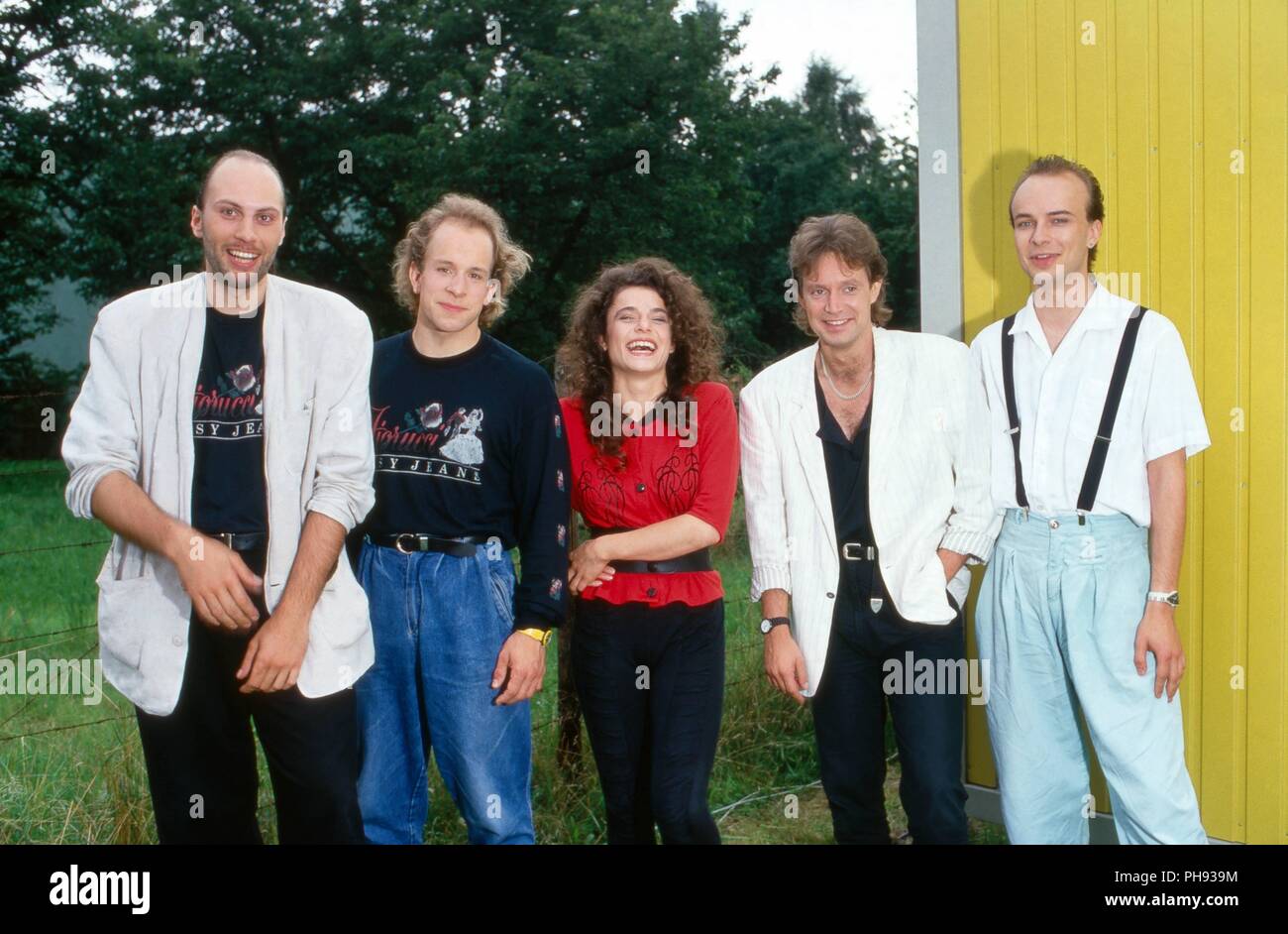 Jule Neigel, deutsche Sängerin und Sonschreiberin bei der ZDF Hitparade in Brühl, Deutschland 1988. German singer and song writer Jule Neigel at Germa Stock Photo