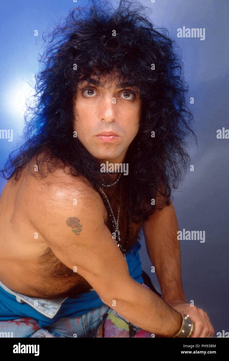 Paul Stanley von "KISS", amerikanische Hardrock Band, beim Startreff in  München, Deutschland 1985. Paul Stanley of American hard rock band "KISS"  duri Stock Photo - Alamy