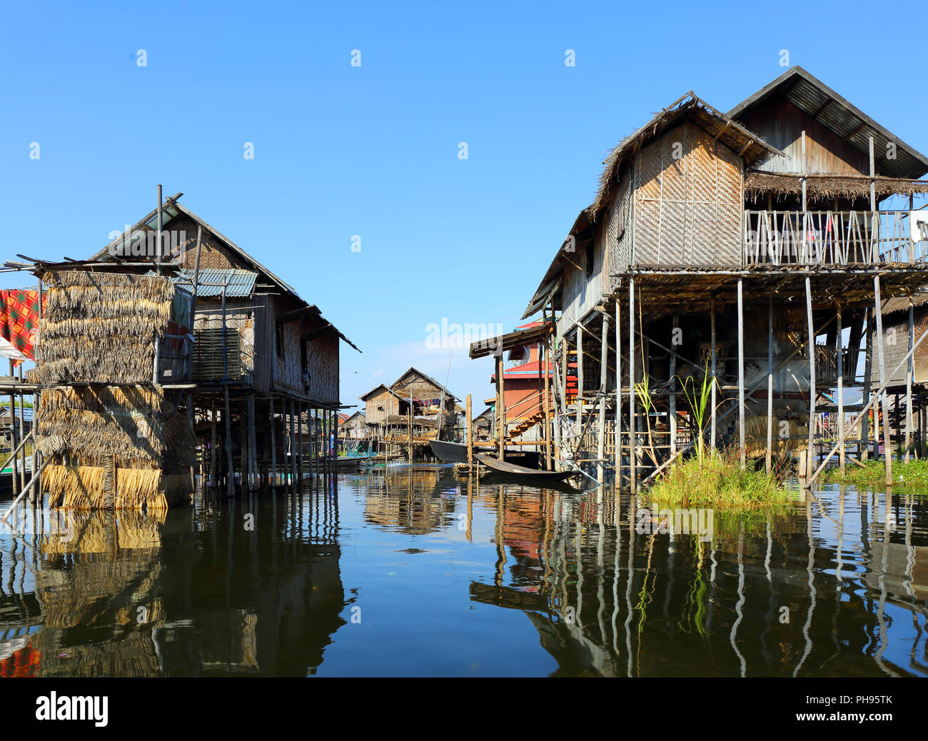 Houses in water village hi-res stock photography and images - Alamy