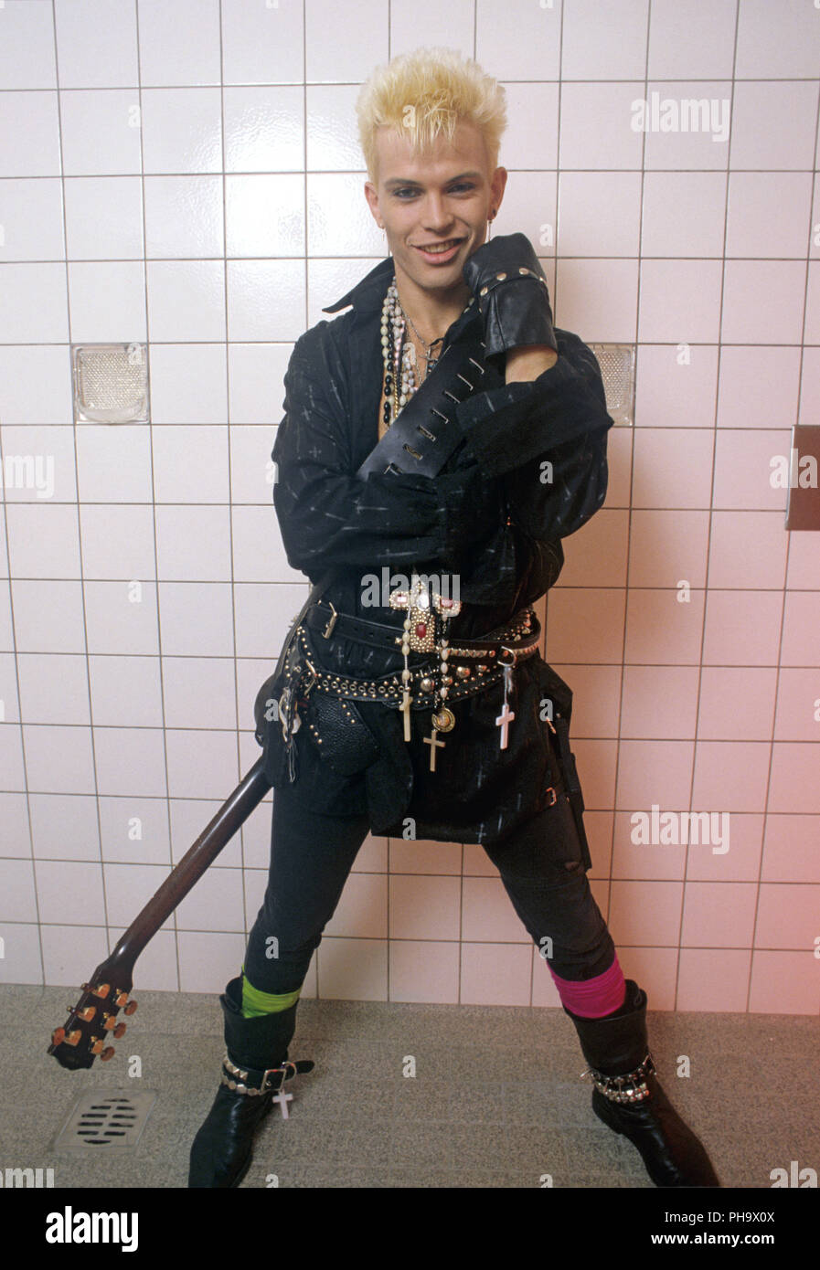 Billy Idol on 01.11.1984 in Dortmund. | usage worldwide Stock Photo - Alamy