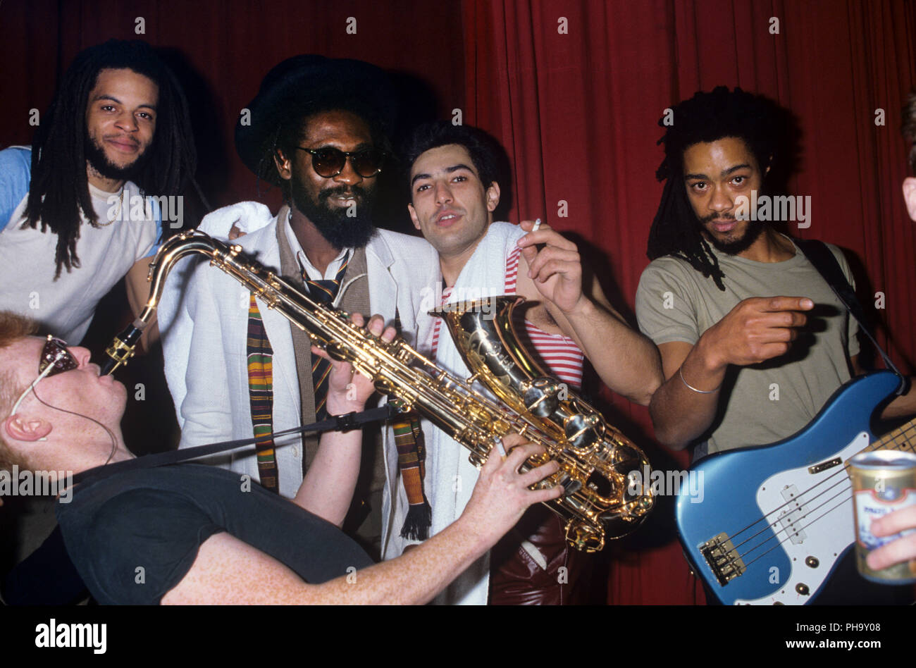 UB40 (v.l. Brian Travers, Terence „Astro“ Wilson, Unbekannt, Norman