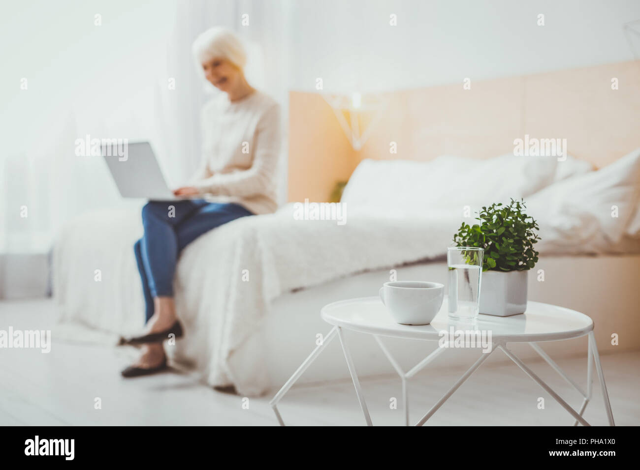 Focused photo on table that being on the foreground Stock Photo - Alamy