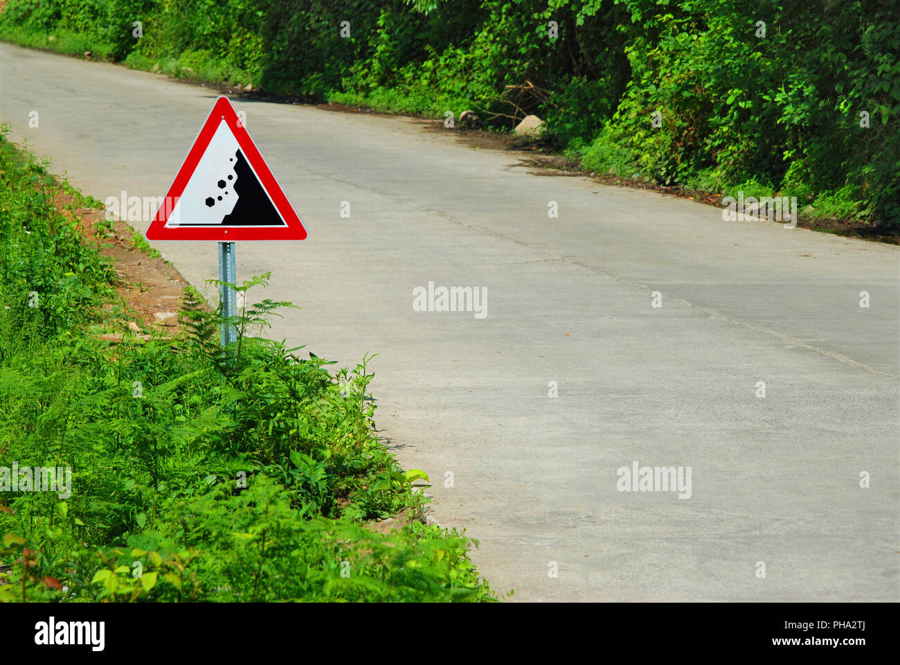 Rock Warning Sign On The Mountain Road Traffic Sign Stock Photo Alamy