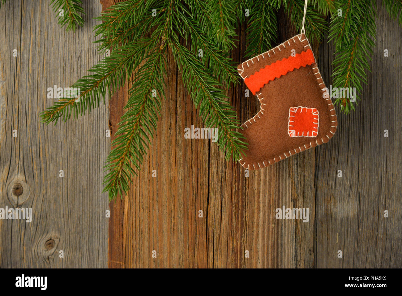 Christmas wood background with tree and boots banner Stock Photo - Alamy