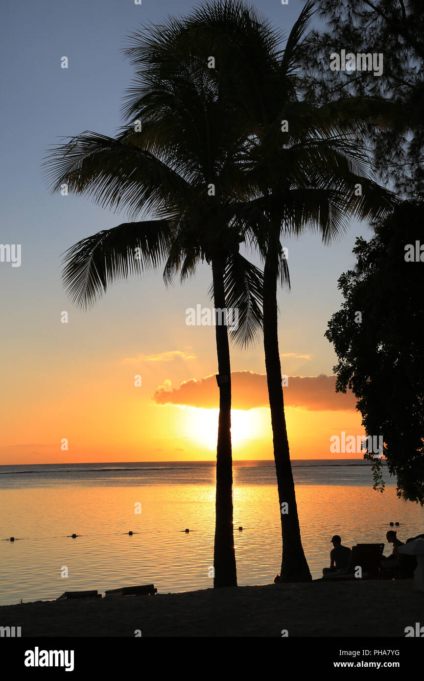 Sunset at the westcoast of Mauritius at the Indian Ocean Stock Photo ...