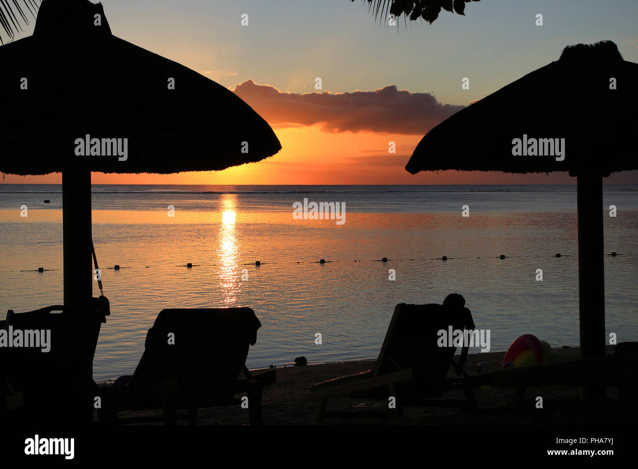 Sunset at the westcoast of Mauritius at the Indian Ocean Stock Photo ...
