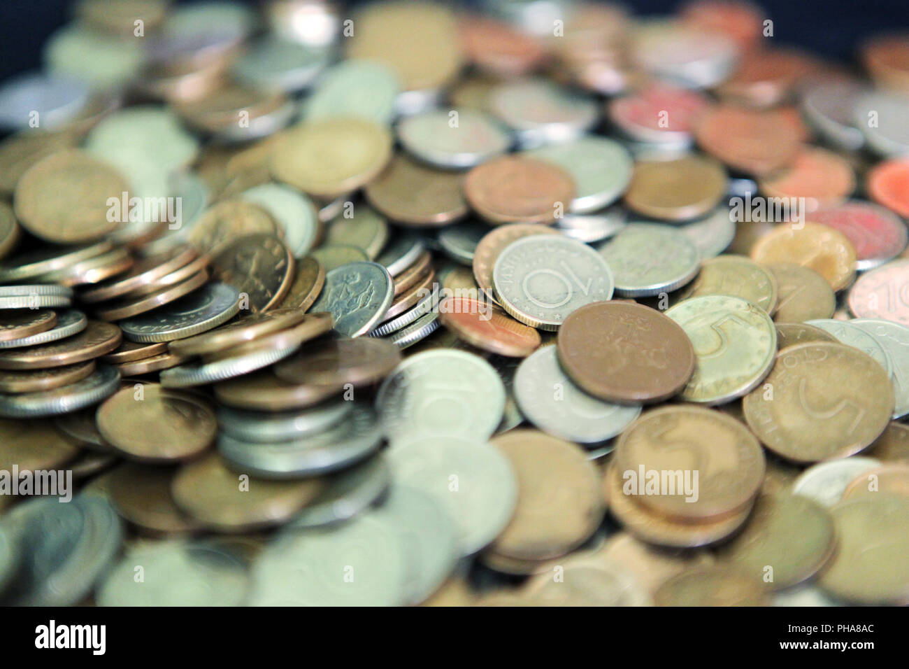 Huge pile of coins hi-res stock photography and images - Alamy