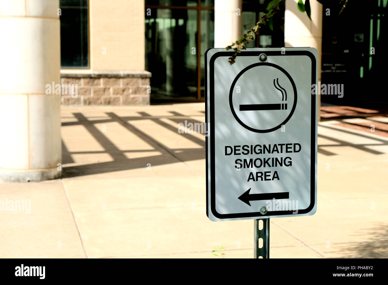 Designated smoking area sign hires stock photography and images Alamy