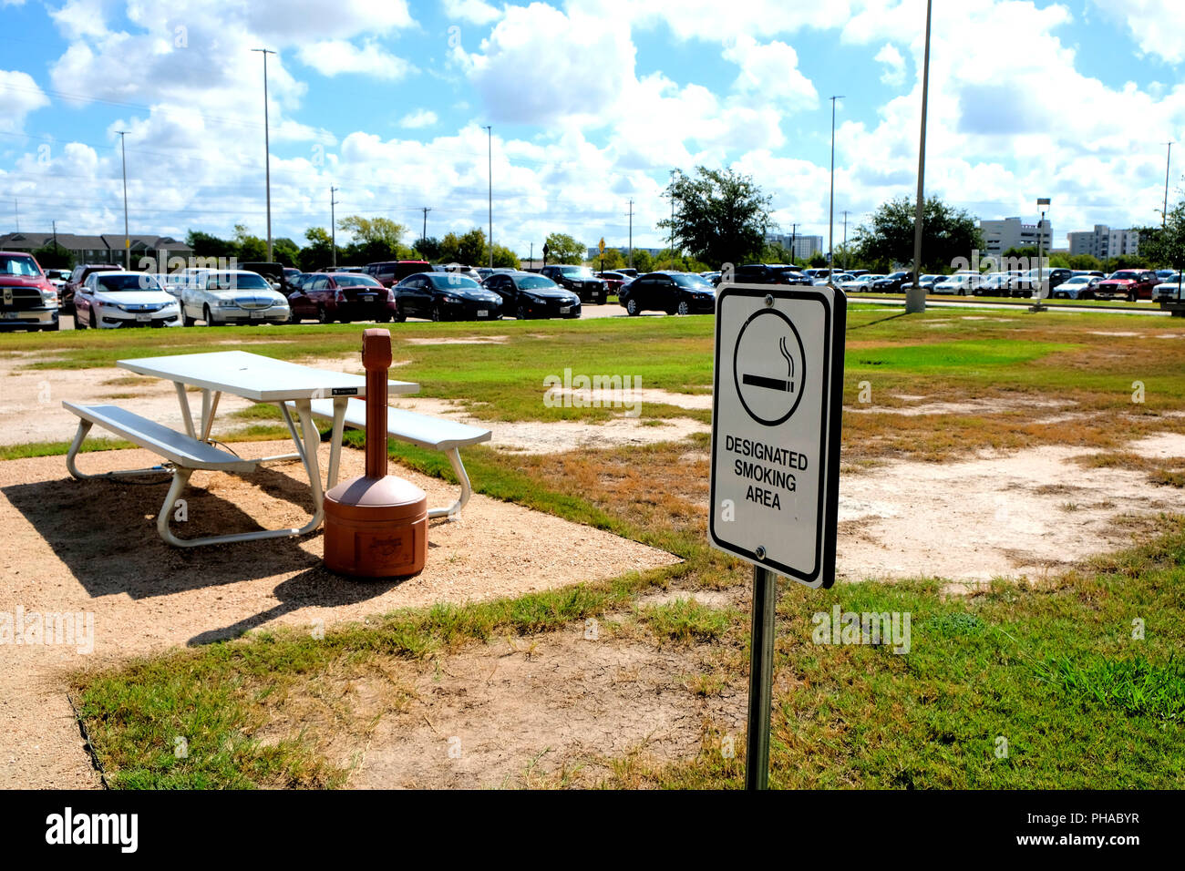 Outside smoker area hires stock photography and images Alamy