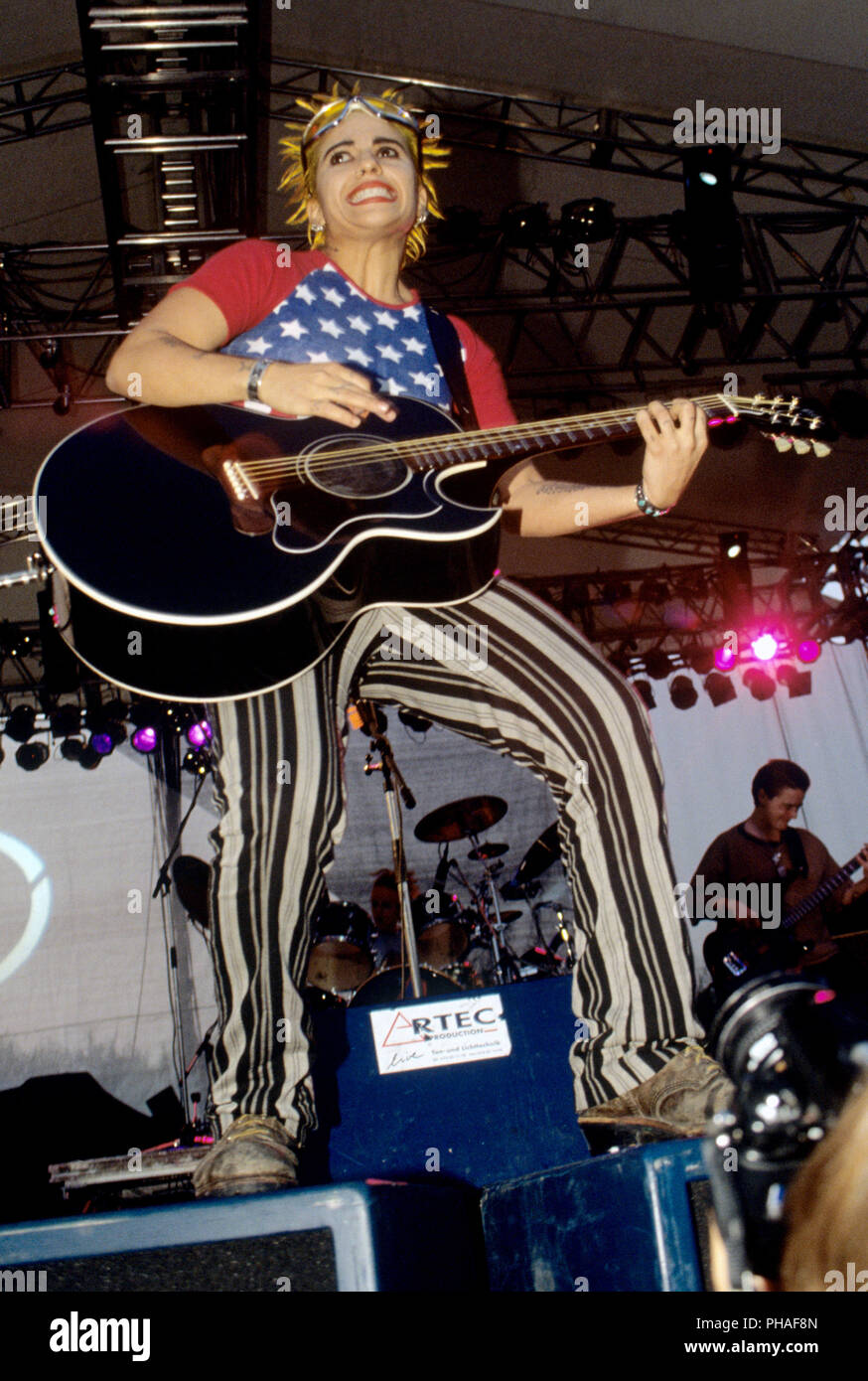 Linda Perry (4 Non Blondes) on 01.07.1994 in Memmingen. usage