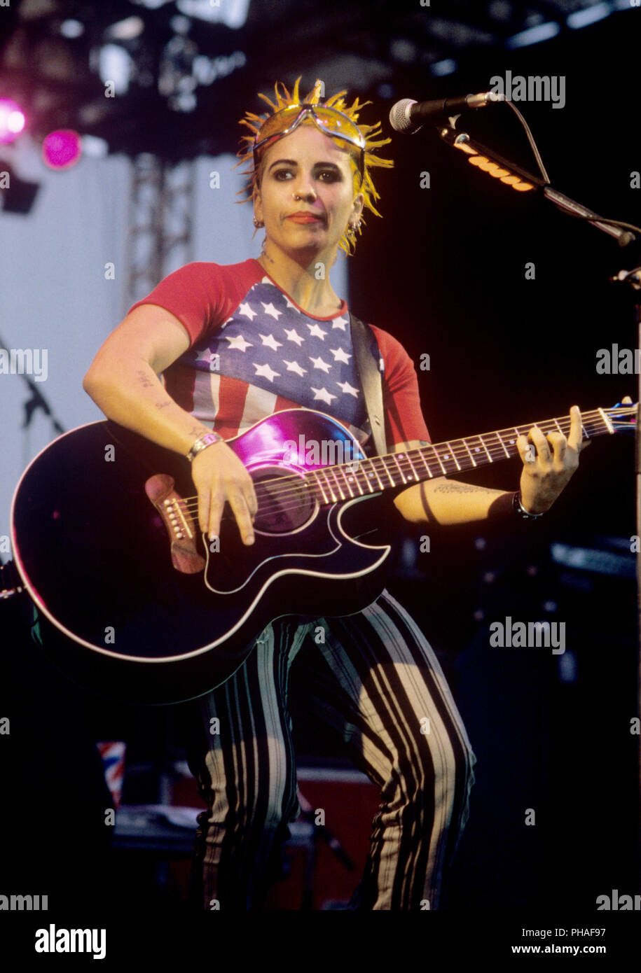Linda Perry (4 Non Blondes) on 01.07.1994 in Memmingen. | usage