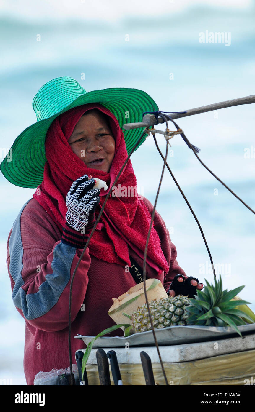 Vendeur ambulant sur les plages Thailande Hawker on the beach Koh