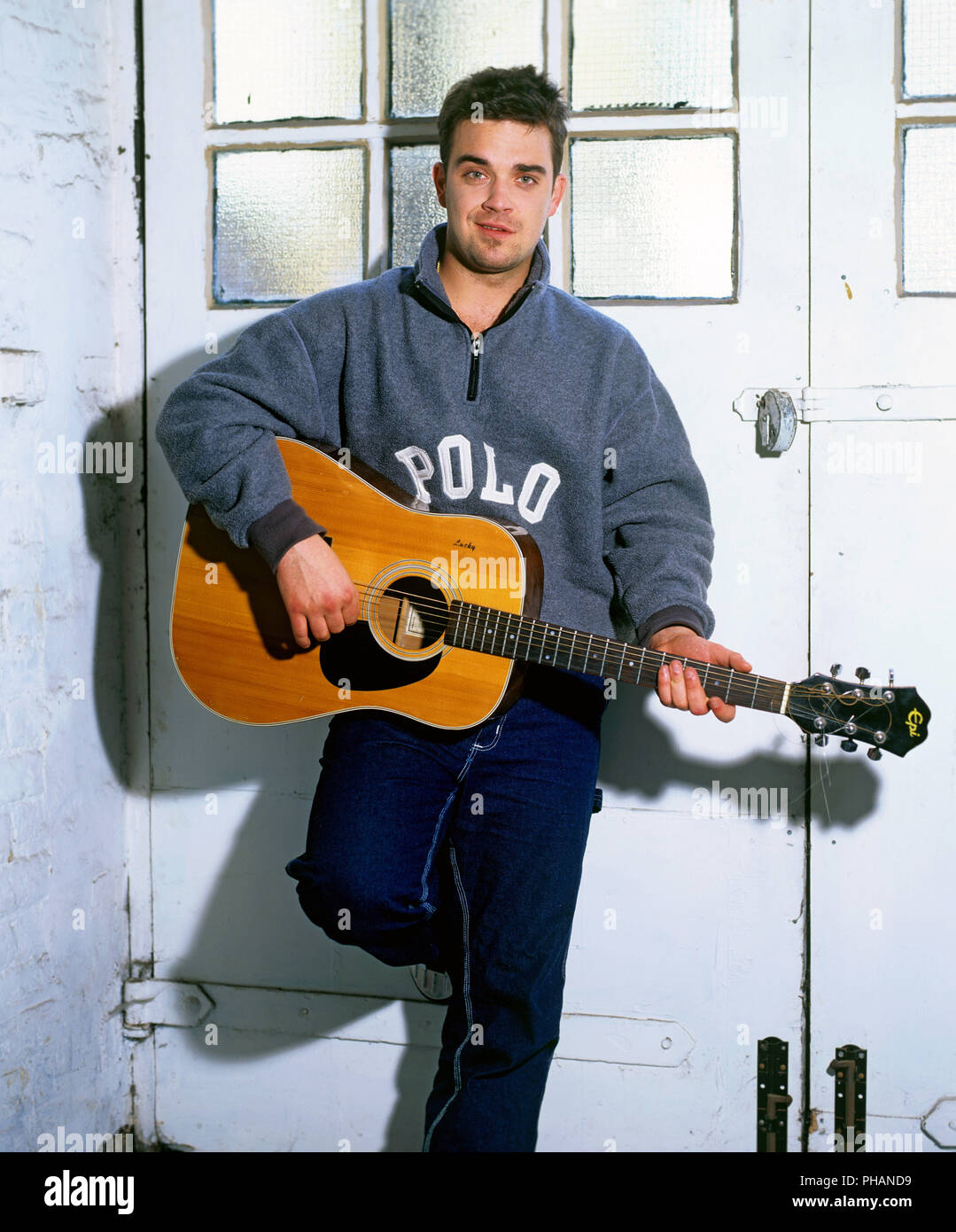 Robbie Williams on 17.04.1997 in London. | usage worldwide Stock Photo
