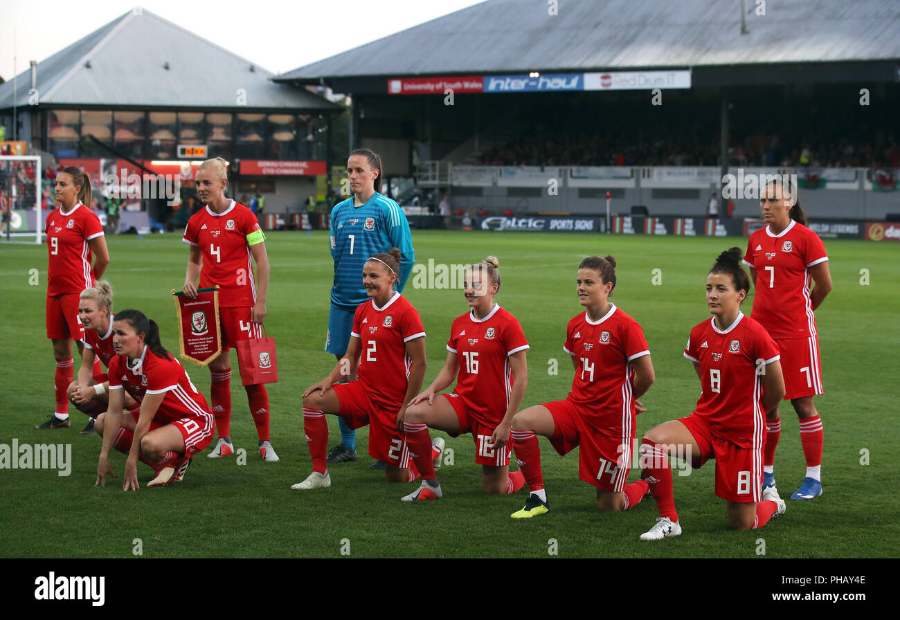 Wales Women Football Team Photo Hi Res Stock Photography And Images Alamy