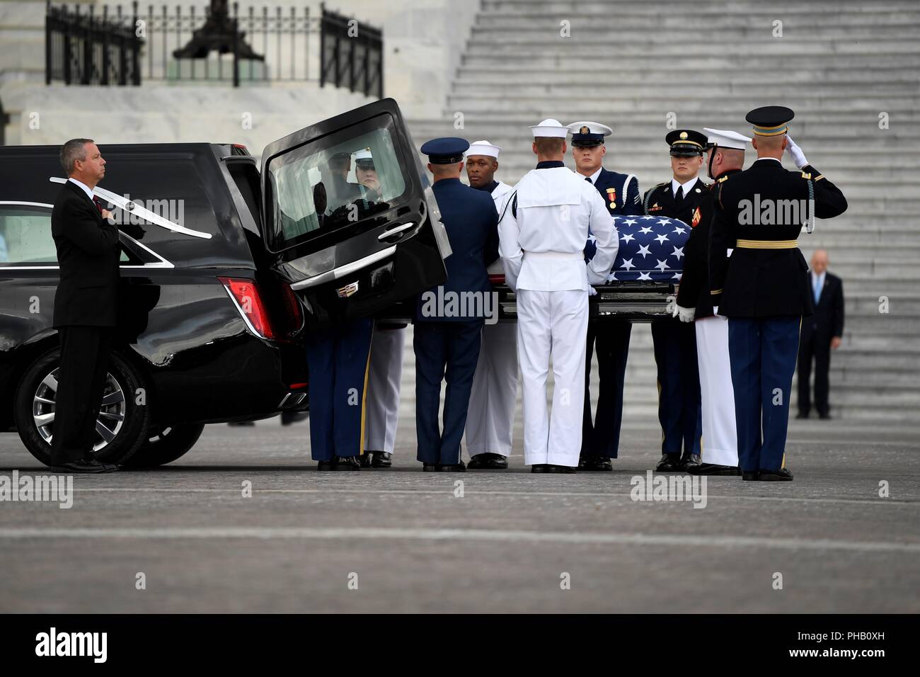 Washington, USA. 31st Aug, 2018. Soldiers carry the casket of former U.S. Senator John McCain out of the hearse at the east side of the U.S. Capitol in Washington, DC, the United States, on Aug. 31, 2018. John McCain, a two-time contender for the U.S. presidency, died at his home in the state of Arizona on Aug. 25. Credit: Yang Chenglin/Xinhua/Alamy Live News Stock Photo